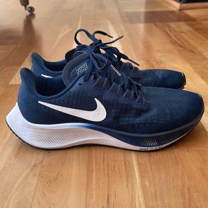 navy nike runners